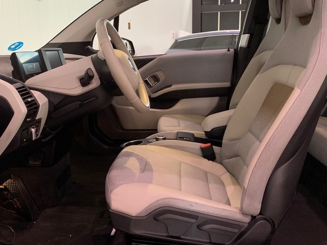 BMW i3 120Ah color Rojo. Año 2021. 125KW(170CV). Eléctrico. En concesionario Celtamotor Lalín de Pontevedra