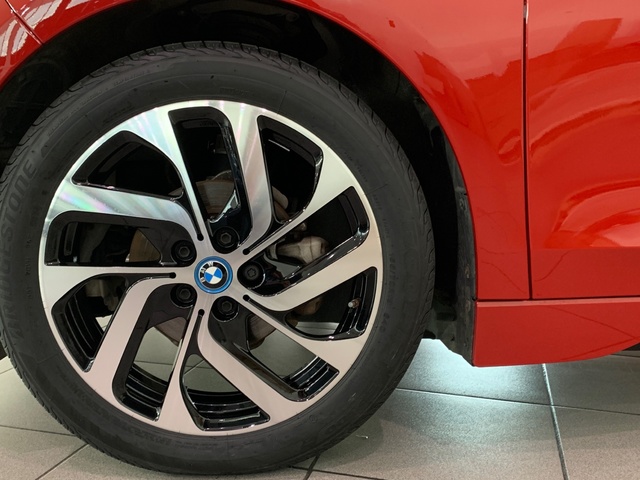 BMW i3 120Ah color Rojo. Año 2021. 125KW(170CV). Eléctrico. En concesionario Celtamotor Lalín de Pontevedra