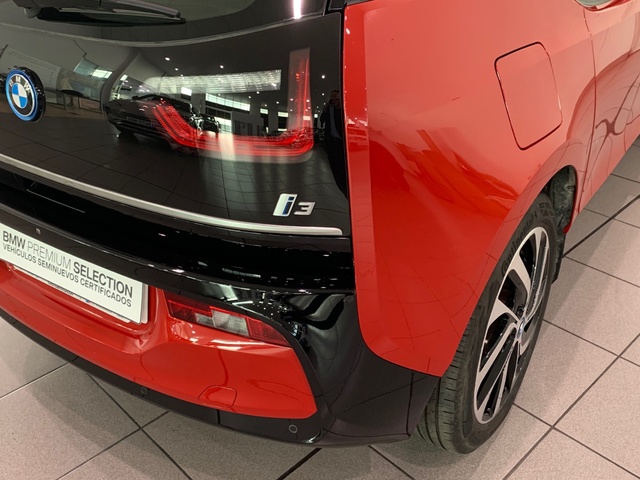 BMW i3 120Ah color Rojo. Año 2021. 125KW(170CV). Eléctrico. En concesionario Celtamotor Lalín de Pontevedra