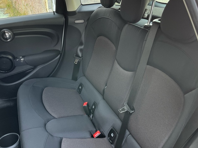 fotoG 8 del MINI MINI 5 Puertas Cooper 100 kW (136 CV) 136cv Gasolina del 2022 en Pontevedra