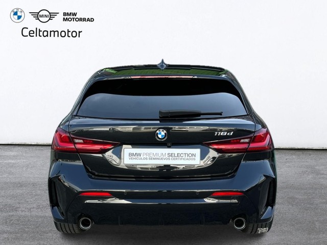BMW Serie 1 118d color Negro. Año 2024. 110KW(150CV). Diésel. En concesionario Celtamotor Vigo de Pontevedra