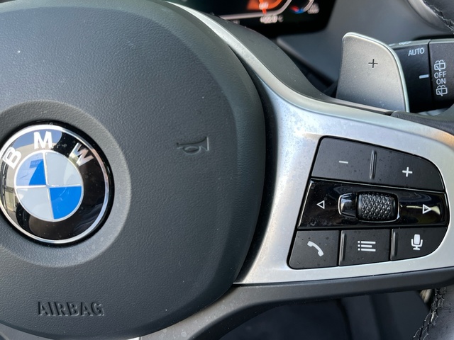 BMW Serie 1 118d color Negro. Año 2024. 110KW(150CV). Diésel. En concesionario Celtamotor Vigo de Pontevedra