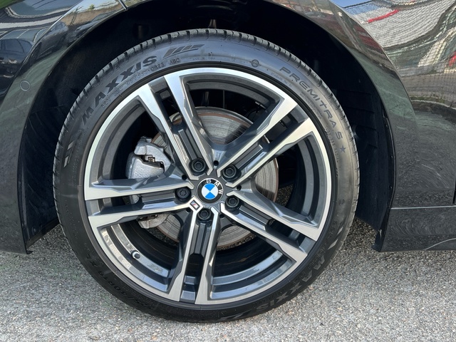 BMW Serie 1 118d color Negro. Año 2024. 110KW(150CV). Diésel. En concesionario Celtamotor Vigo de Pontevedra