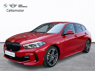 Fotos de BMW Serie 1 118i color Rojo. Año 2024. 103KW(140CV). Gasolina. En concesionario Celtamotor Vigo de Pontevedra