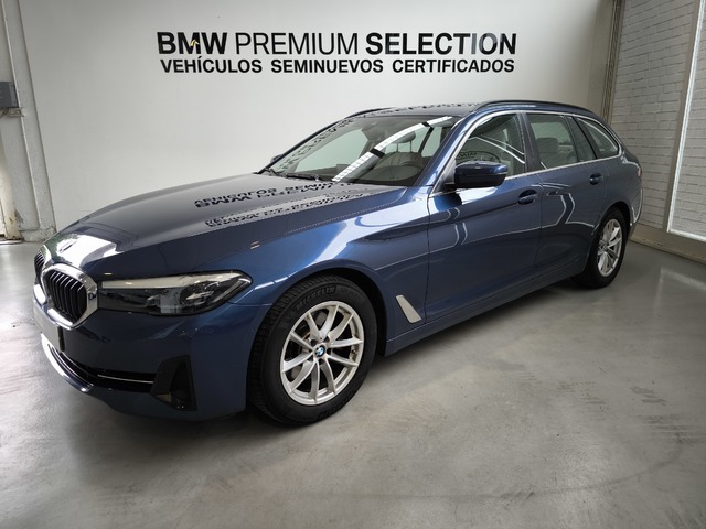 BMW Serie 5 520d Touring color Azul. Año 2021. 140KW(190CV). Diésel. En concesionario Lurauto Gipuzkoa de Guipuzcoa