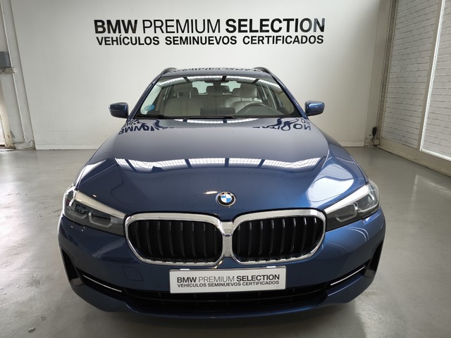 BMW Serie 5 520d Touring color Azul. Año 2021. 140KW(190CV). Diésel. En concesionario Lurauto Gipuzkoa de Guipuzcoa