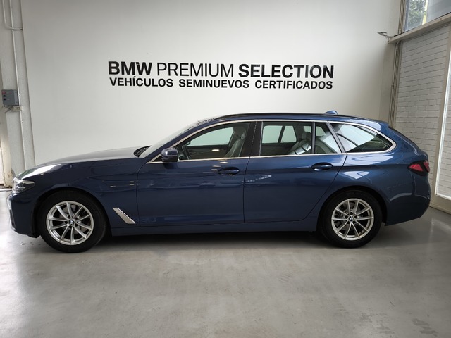 BMW Serie 5 520d Touring color Azul. Año 2021. 140KW(190CV). Diésel. En concesionario Lurauto Gipuzkoa de Guipuzcoa