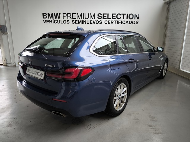 BMW Serie 5 520d Touring color Azul. Año 2021. 140KW(190CV). Diésel. En concesionario Lurauto Gipuzkoa de Guipuzcoa