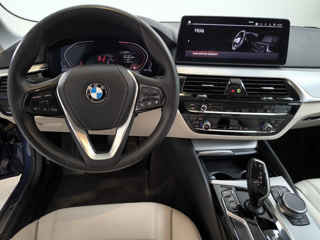 BMW Serie 5 520d Touring color Azul. Año 2021. 140KW(190CV). Diésel. En concesionario Lurauto Gipuzkoa de Guipuzcoa