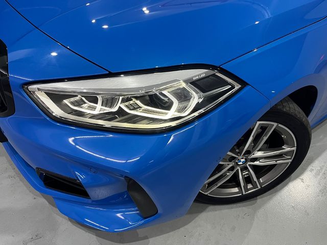 BMW Serie 1 118i color Azul. Año 2021. 103KW(140CV). Gasolina. En concesionario Unicars Ponent de Lleida