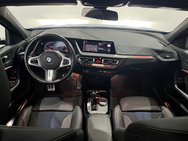 BMW Serie 1 118i color Azul. Año 2021. 103KW(140CV). Gasolina. En concesionario Unicars Ponent de Lleida