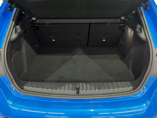BMW Serie 1 118i color Azul. Año 2021. 103KW(140CV). Gasolina. En concesionario Unicars Ponent de Lleida