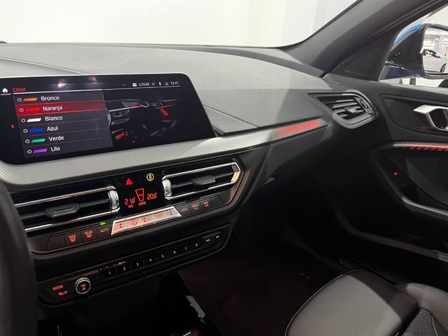 BMW Serie 1 118i color Azul. Año 2021. 103KW(140CV). Gasolina. En concesionario Unicars Ponent de Lleida