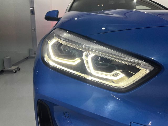 BMW Serie 1 118i color Azul. Año 2021. 103KW(140CV). Gasolina. En concesionario Unicars Ponent de Lleida