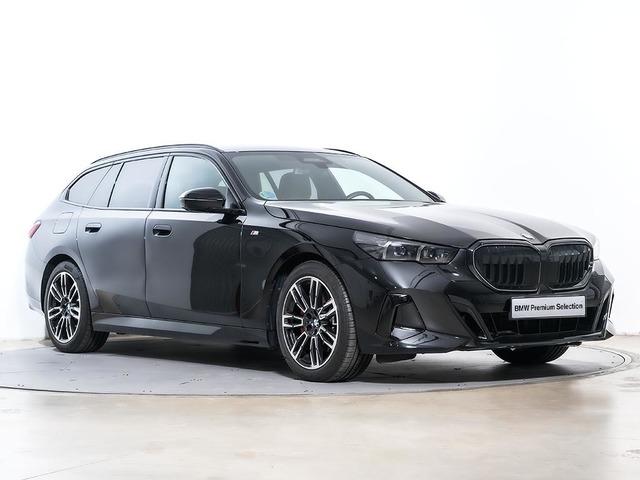 BMW Serie 5 520d Touring color Negro. Año 2024. 145KW(197CV). Híbrido Electro/Diesel. En concesionario Oliva Motor Tarragona de Tarragona