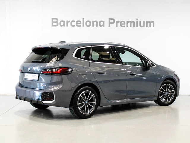 BMW Serie 2 218d Active Tourer color Gris. Año 2024. 110KW(150CV). Diésel. En concesionario Barcelona Premium -- GRAN VIA de Barcelona