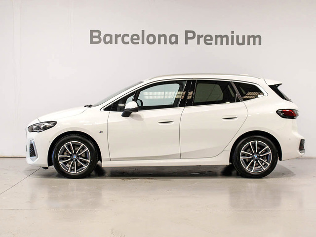 BMW Serie 2 218d Active Tourer color Blanco. Año 2024. 110KW(150CV). Diésel. En concesionario Barcelona Premium -- GRAN VIA de Barcelona