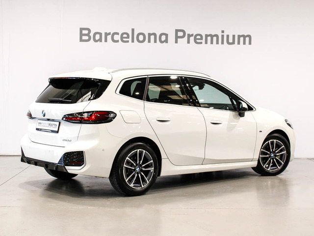 BMW Serie 2 218d Active Tourer color Blanco. Año 2024. 110KW(150CV). Diésel. En concesionario Barcelona Premium -- GRAN VIA de Barcelona