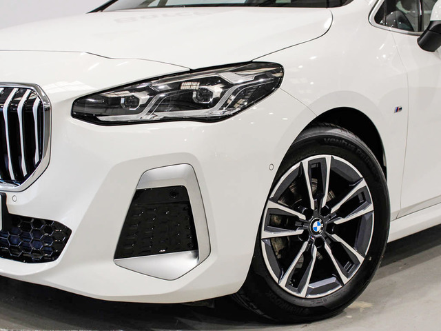 BMW Serie 2 218d Active Tourer color Blanco. Año 2024. 110KW(150CV). Diésel. En concesionario Barcelona Premium -- GRAN VIA de Barcelona