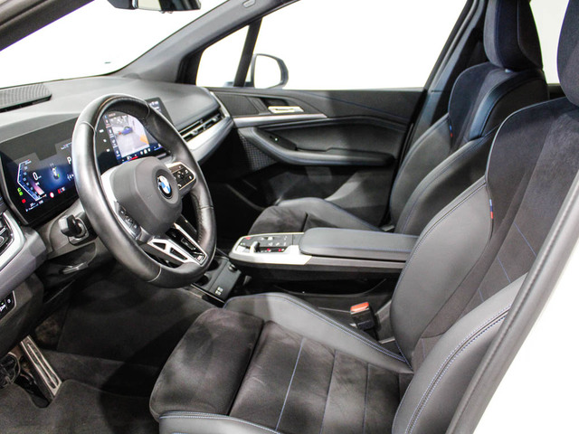 BMW Serie 2 218d Active Tourer color Blanco. Año 2024. 110KW(150CV). Diésel. En concesionario Barcelona Premium -- GRAN VIA de Barcelona