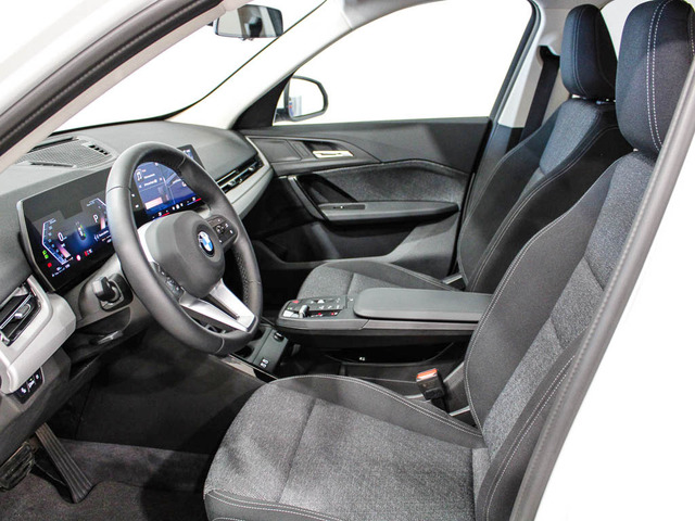 BMW X1 sDrive18d color Blanco. Año 2024. 110KW(150CV). Diésel. En concesionario Barcelona Premium -- GRAN VIA de Barcelona