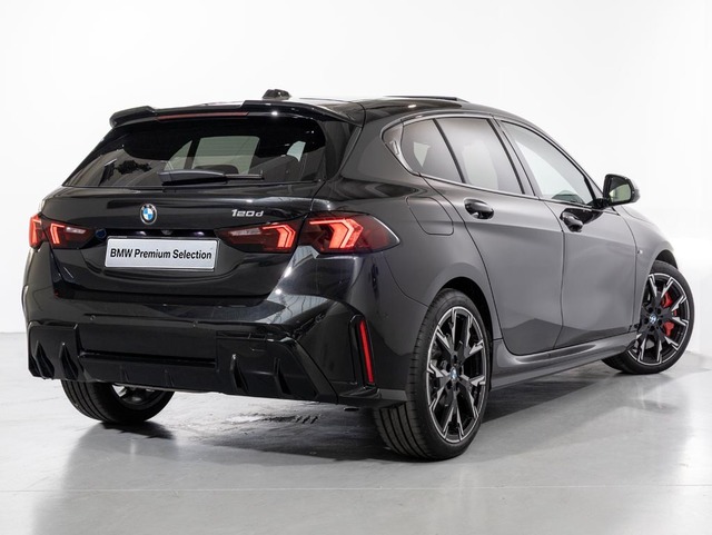 BMW Serie 1 120d color Negro. Año 2025. 120KW(163CV). Diésel. En concesionario Oliva Motor Girona de Girona