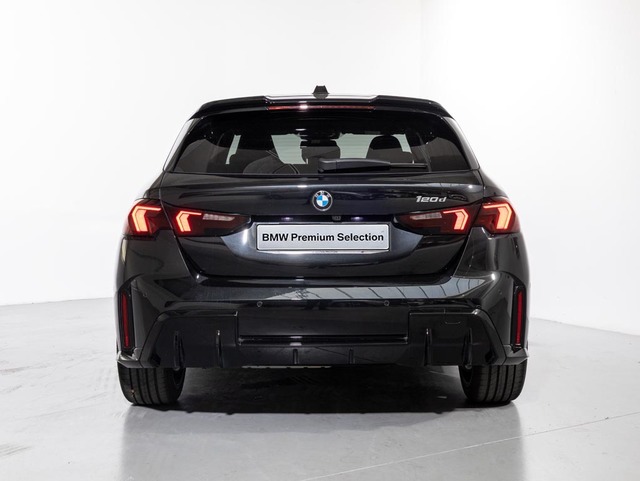 BMW Serie 1 120d color Negro. Año 2025. 120KW(163CV). Diésel. En concesionario Oliva Motor Girona de Girona