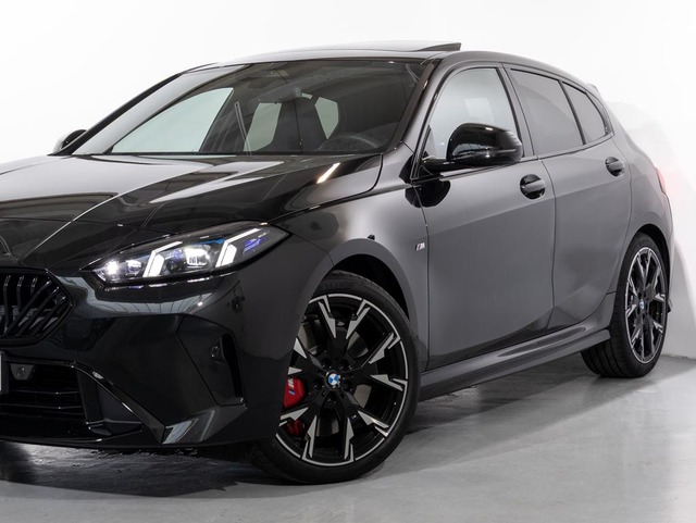 BMW Serie 1 120d color Negro. Año 2025. 120KW(163CV). Diésel. En concesionario Oliva Motor Girona de Girona