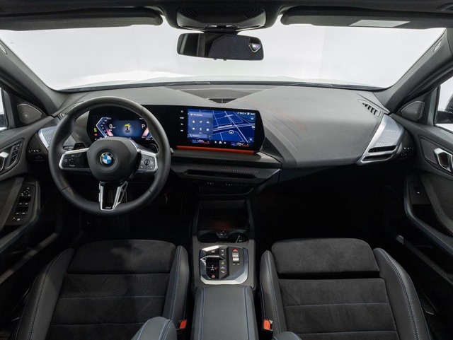 BMW Serie 1 120d color Negro. Año 2025. 120KW(163CV). Diésel. En concesionario Oliva Motor Girona de Girona