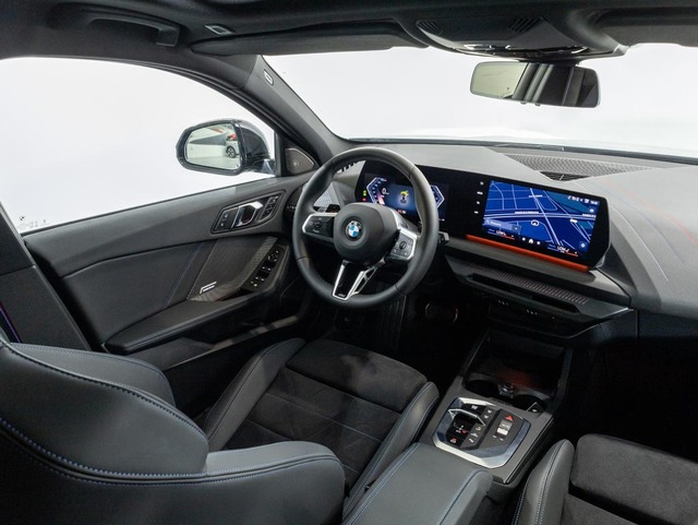 BMW Serie 1 120d color Negro. Año 2025. 120KW(163CV). Diésel. En concesionario Oliva Motor Girona de Girona