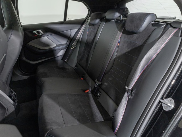 BMW Serie 1 120d color Negro. Año 2025. 120KW(163CV). Diésel. En concesionario Oliva Motor Girona de Girona