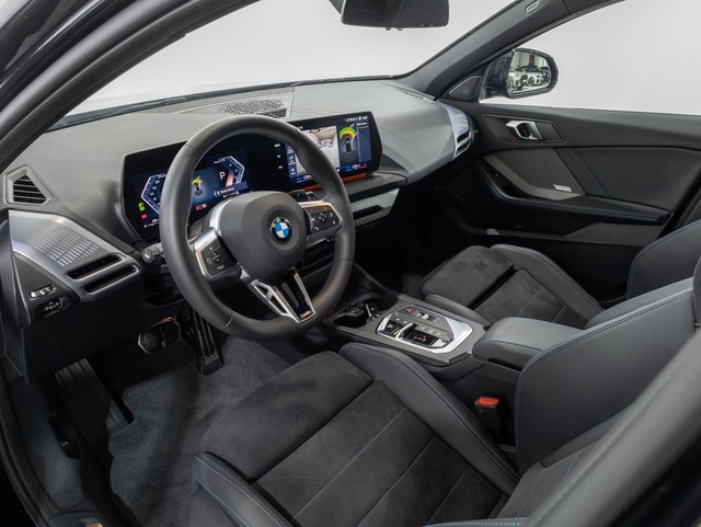 BMW Serie 1 120d color Negro. Año 2025. 120KW(163CV). Diésel. En concesionario Oliva Motor Girona de Girona