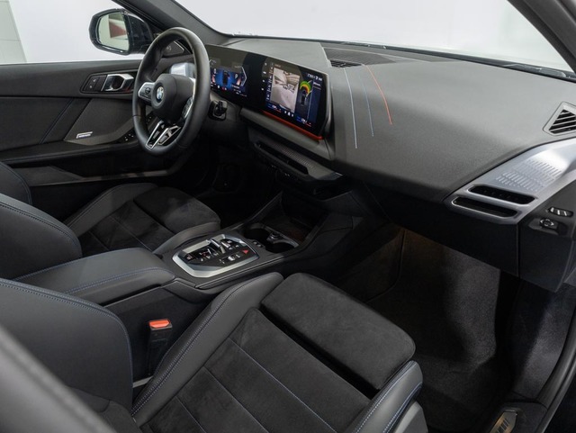 BMW Serie 1 120d color Negro. Año 2025. 120KW(163CV). Diésel. En concesionario Oliva Motor Girona de Girona