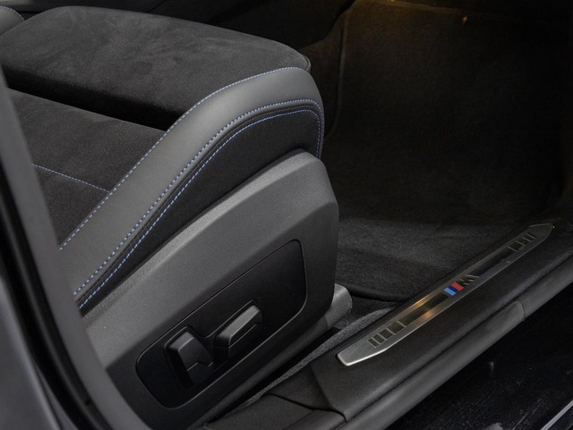 BMW Serie 1 120d color Negro. Año 2025. 120KW(163CV). Diésel. En concesionario Oliva Motor Girona de Girona