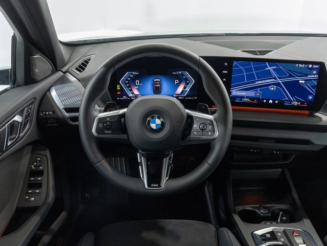 BMW Serie 1 120d color Negro. Año 2025. 120KW(163CV). Diésel. En concesionario Oliva Motor Girona de Girona