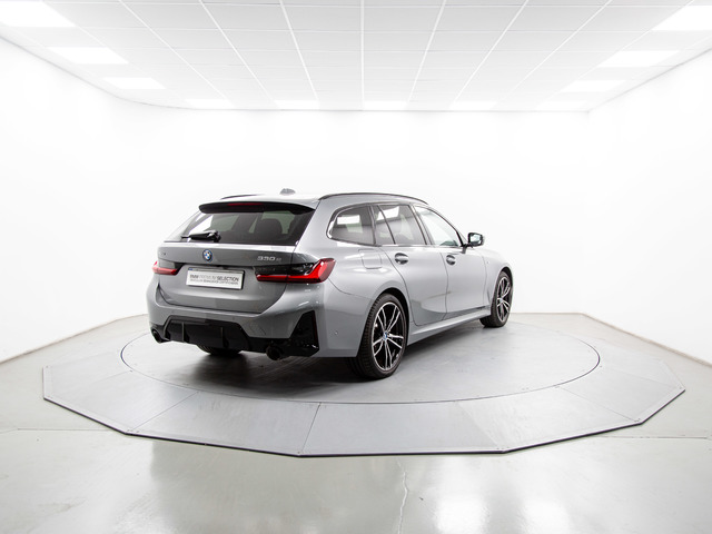 BMW Serie 3 330e Touring color Gris. Año 2024. 215KW(292CV). Híbrido Electro/Gasolina. En concesionario Móvil Begar Alicante de Alicante