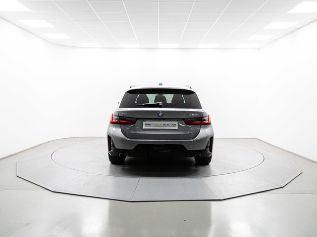 BMW Serie 3 330e Touring color Gris. Año 2024. 215KW(292CV). Híbrido Electro/Gasolina. En concesionario Móvil Begar Alicante de Alicante