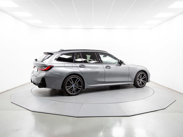 BMW Serie 3 330e Touring color Gris. Año 2024. 215KW(292CV). Híbrido Electro/Gasolina. En concesionario Móvil Begar Alicante de Alicante