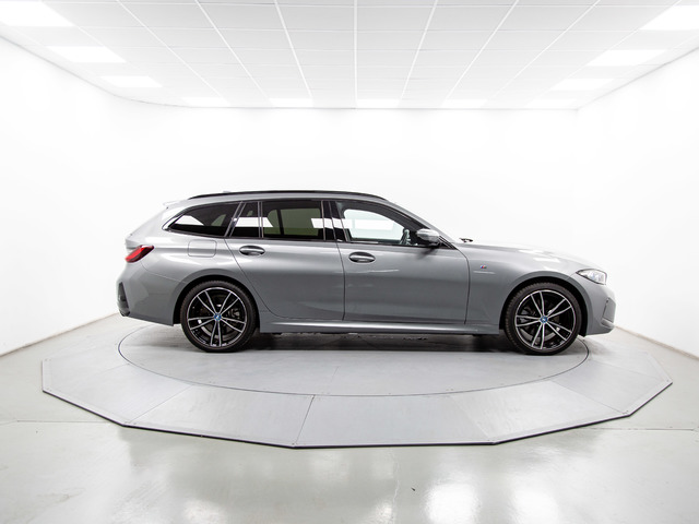 BMW Serie 3 330e Touring color Gris. Año 2024. 215KW(292CV). Híbrido Electro/Gasolina. En concesionario Móvil Begar Alicante de Alicante