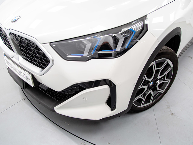 BMW X2 sDrive18d color Blanco. Año 2024. 110KW(150CV). Diésel. En concesionario Móvil Begar Alicante de Alicante