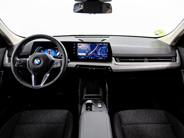 BMW X2 sDrive18d color Blanco. Año 2024. 110KW(150CV). Diésel. En concesionario Móvil Begar Alicante de Alicante