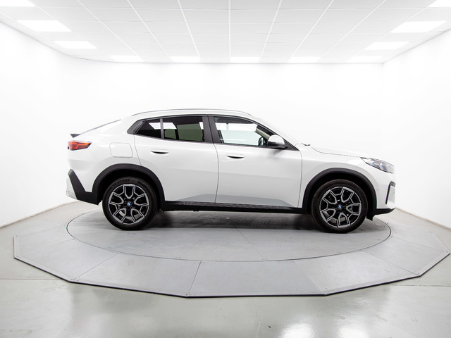 BMW X2 sDrive18d color Blanco. Año 2024. 110KW(150CV). Diésel. En concesionario Móvil Begar Alicante de Alicante