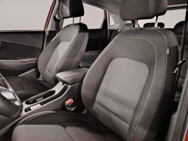 Hyundai Kona 1.6 GDI HEV Maxx DCT 104 kW (141 CV)