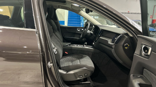Volvo XC60 T6 Recharge Core AWD Auto 257 kW (350 CV) - 7 Volvo XC60 T6 Ocasión 257 KW (350CV) - 7