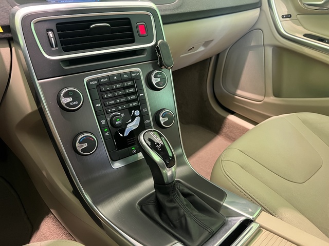 Volvo V60 D3 Momentum Auto 100 kW (136 CV)