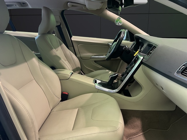 Volvo V60 D3 Momentum Auto 100 kW (136 CV)