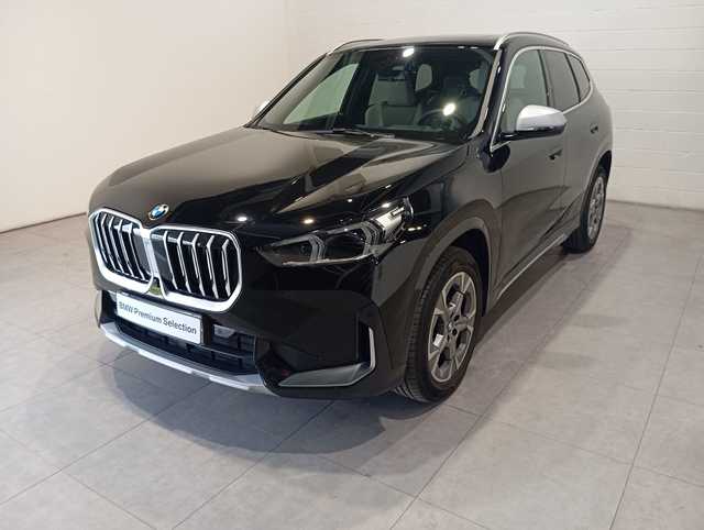 BMW X1 sDrive18i color Negro. Año 2024. 100KW(136CV). Gasolina. En concesionario Motor Munich - Terrassa - VO de Barcelona