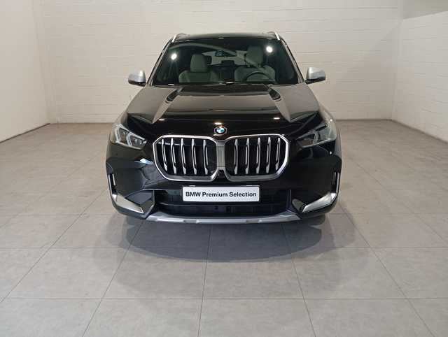 BMW X1 sDrive18i color Negro. Año 2024. 100KW(136CV). Gasolina. En concesionario Motor Munich - Terrassa - VO de Barcelona
