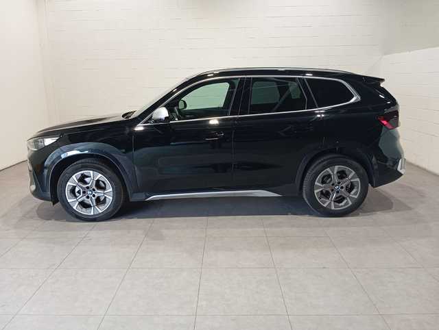 BMW X1 sDrive18i color Negro. Año 2024. 100KW(136CV). Gasolina. En concesionario Motor Munich - Terrassa - VO de Barcelona