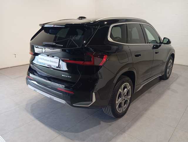 BMW X1 sDrive18i color Negro. Año 2024. 100KW(136CV). Gasolina. En concesionario Motor Munich - Terrassa - VO de Barcelona